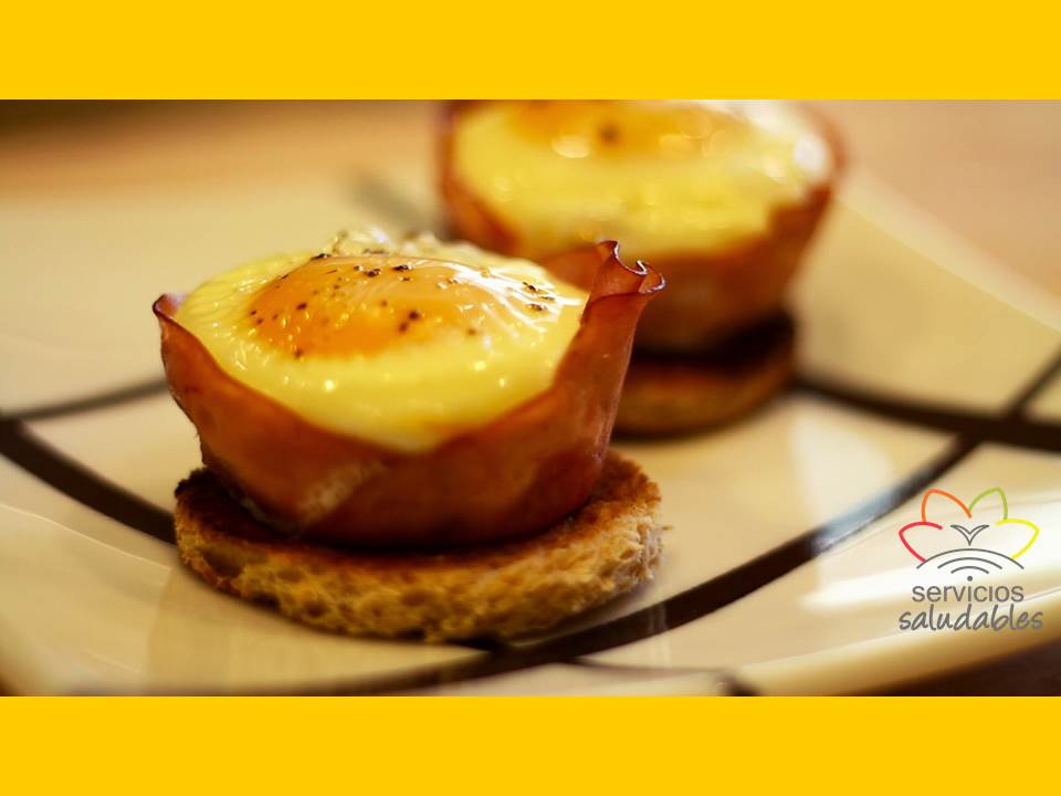 “Huevos en Jamón” para un desayuno de Lunes Saludable y Feriado