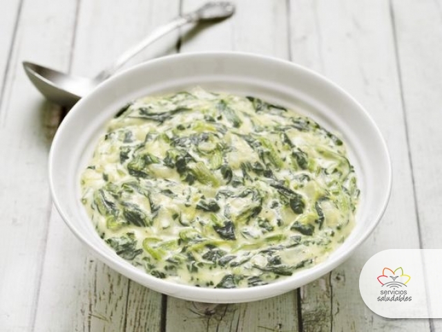 LUNES SALUDABLE DE PASTAS CON ESPINACAS Y QUESO CREMA LIGHT AL GRATÉN